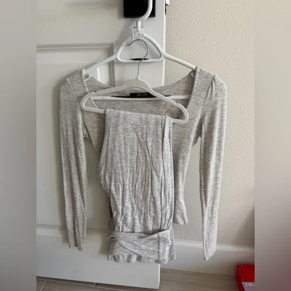 Lounge Set - Picture 3 of 4